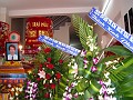 Nhung_bong_hoa_cua_KMH_ben_canh_linh_cuu_Thay[1].